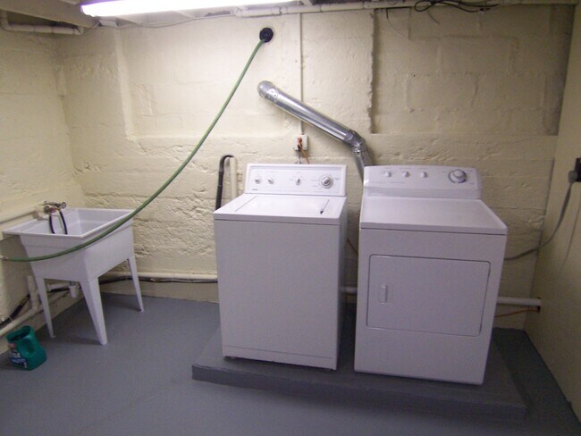 Building Photo - 539 E 10th Ave