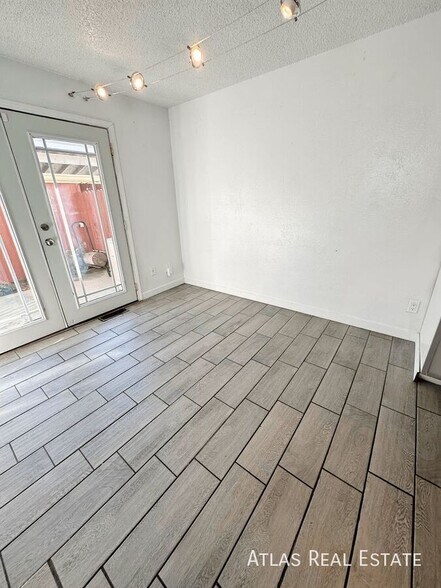 Building Photo - 218 W Rockrimmon Blvd