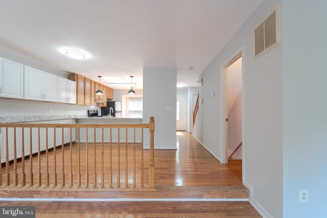 Building Photo - 413 Lakeview Ct