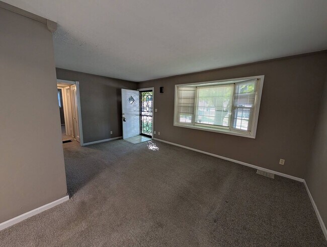 Building Photo - 5373 Pickford Dr