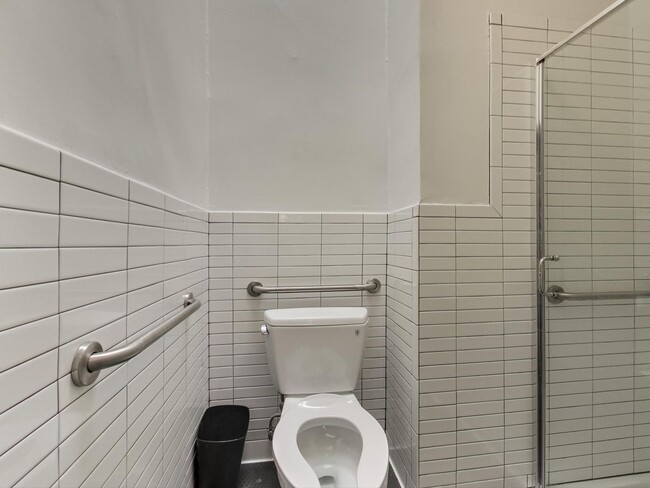 Building Photo - Private Room w/ Bath in Centrally Located,...