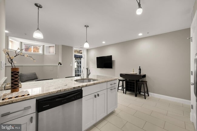 Building Photo - 1135 6th St NW