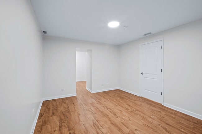 Building Photo - 4545 S Drexel Blvd