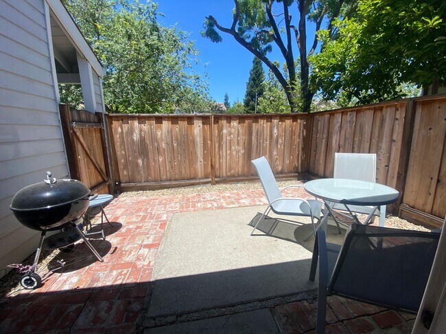 Building Photo - San Ramon Cozy Single Story 3 Bed / 2 Bath...