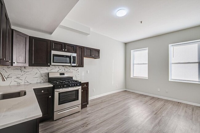 Building Photo - 213 Hall Ave