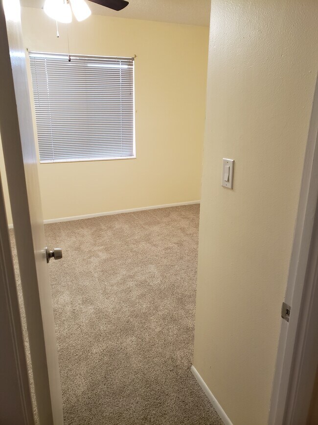 Building Photo - 4107 Lake Bayshore Dr
