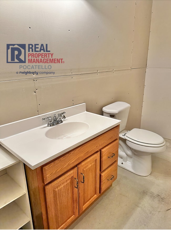 Building Photo - 3 Bed 2.5 Bath Twin Home - Double Car Gara...