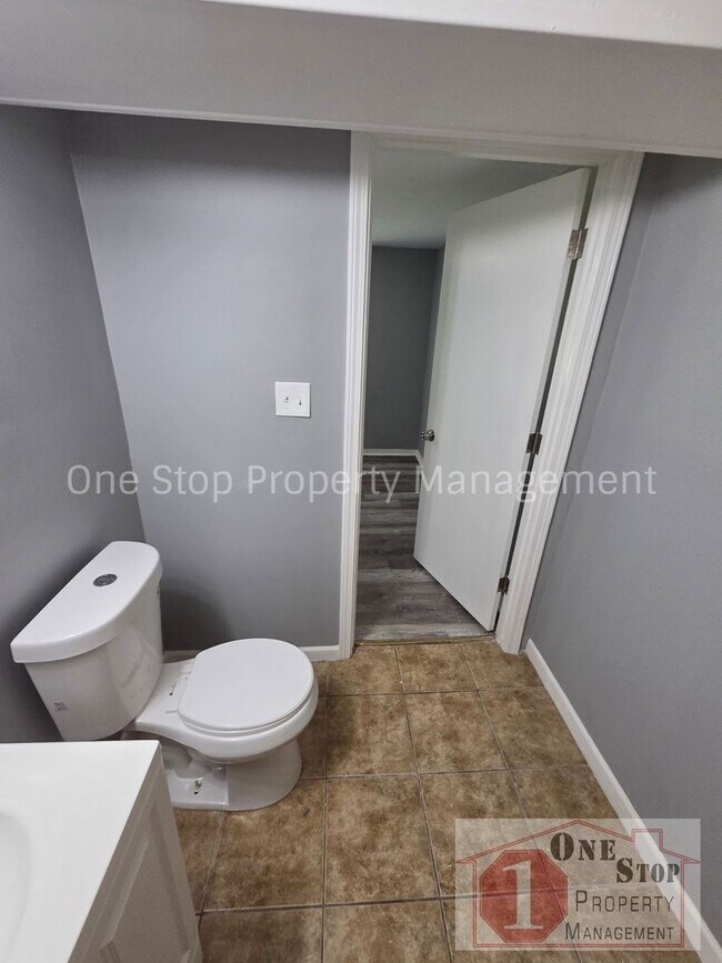 Building Photo - Beautiful 3 Bedroom 2 Bathroom in Kansas City