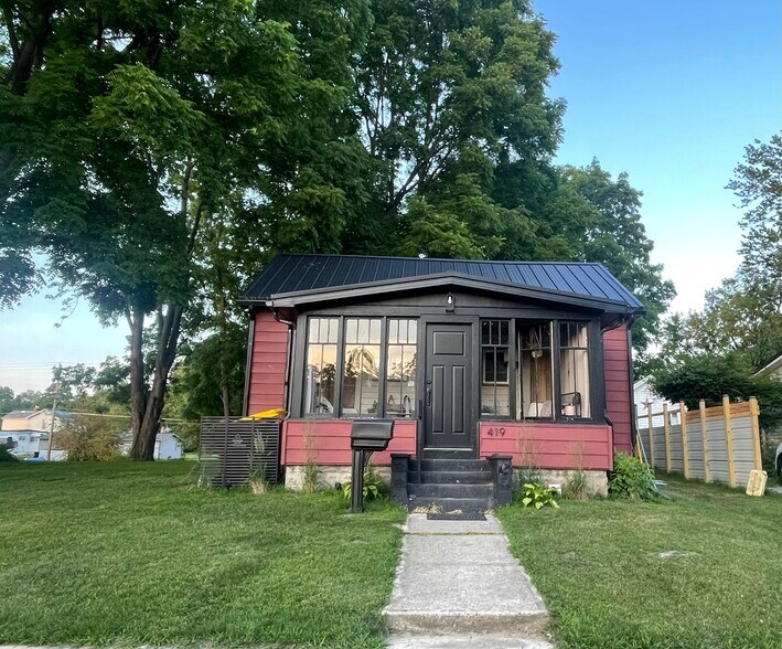 Building Photo - 419 S Mill St