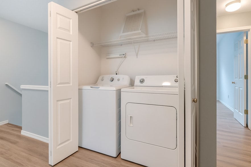 Building Photo - 5175 NE Schoeler Cir