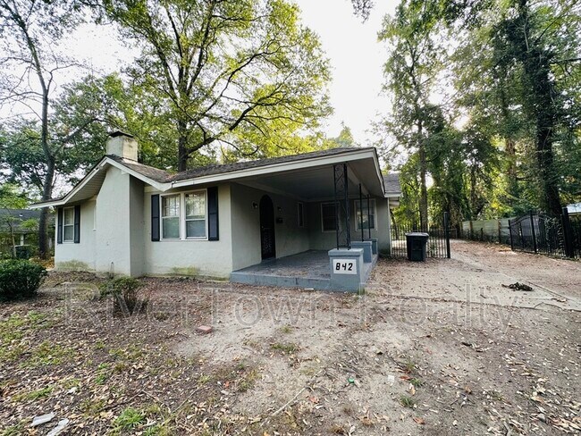 Building Photo - 842 Isabelle St