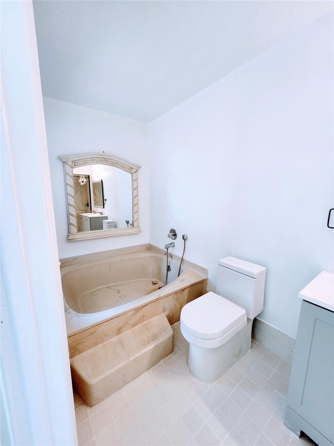 Building Photo - 793 NE 206th St