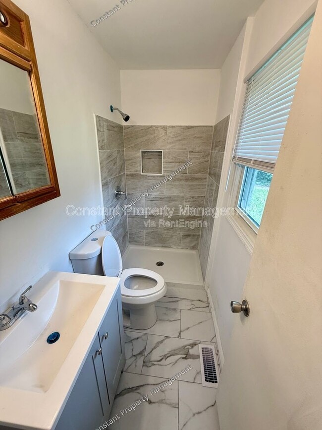 Building Photo - 3343 Ohara Dr S