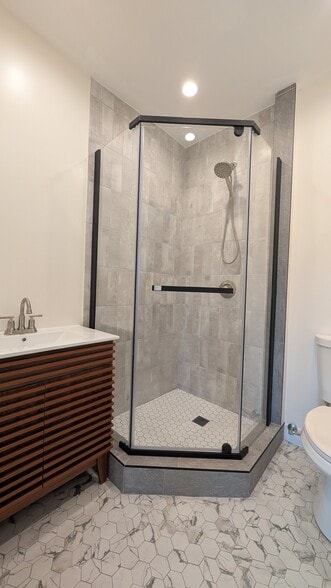 Building Photo - 16625 Osborne St