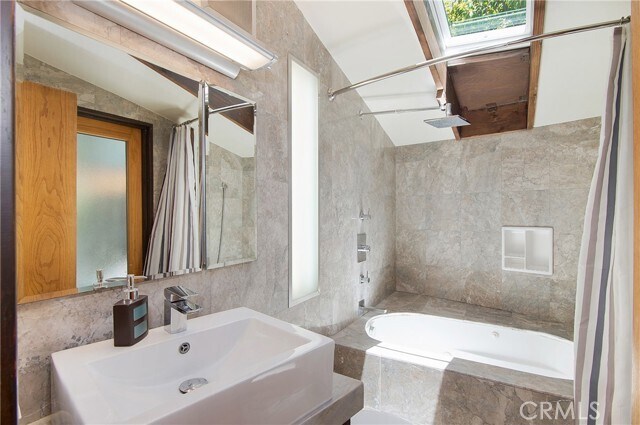 Building Photo - 785 Alta Vista Way
