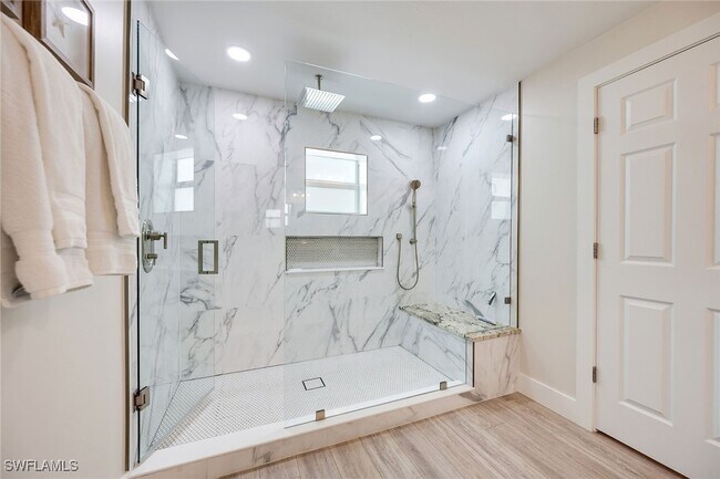 Building Photo - 1410 Curlew Ave