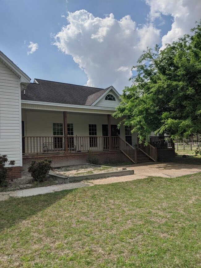 Building Photo - 3 bedroom in Adel GA 31620