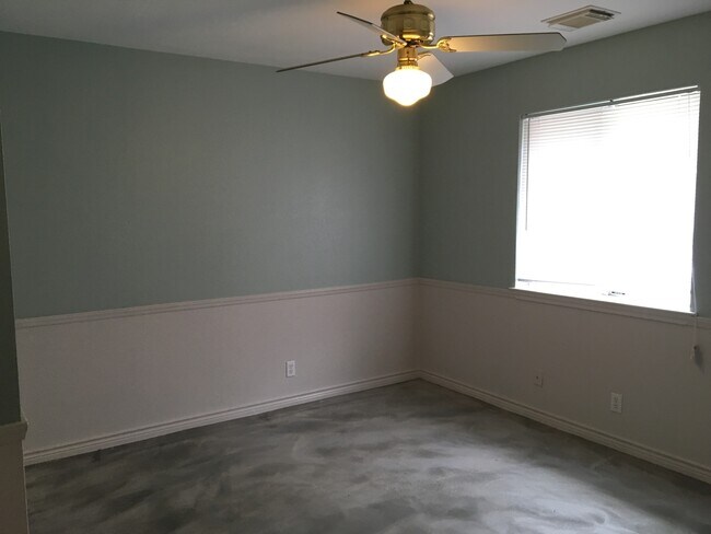 Building Photo - Welcome home to 824 Crossbranch!