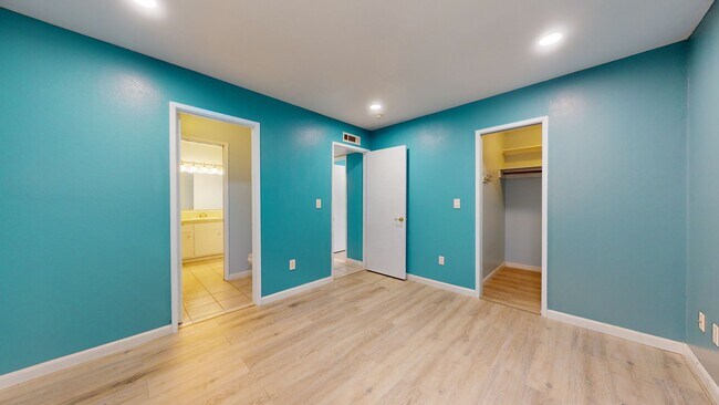 Building Photo - Rumble1617/1619