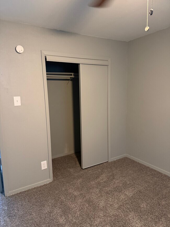 Building Photo - Pine Street Terrace