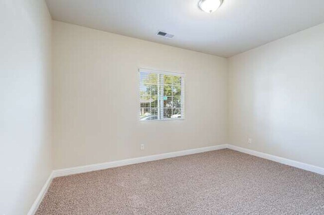 Building Photo - 538 N Burgan Ave