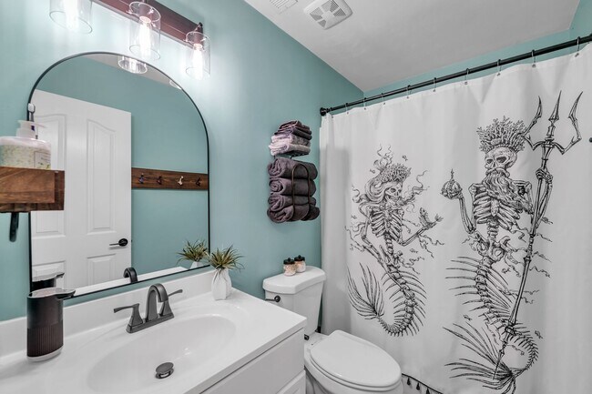Building Photo - Beach house - 3 bed, 2.5 baths.