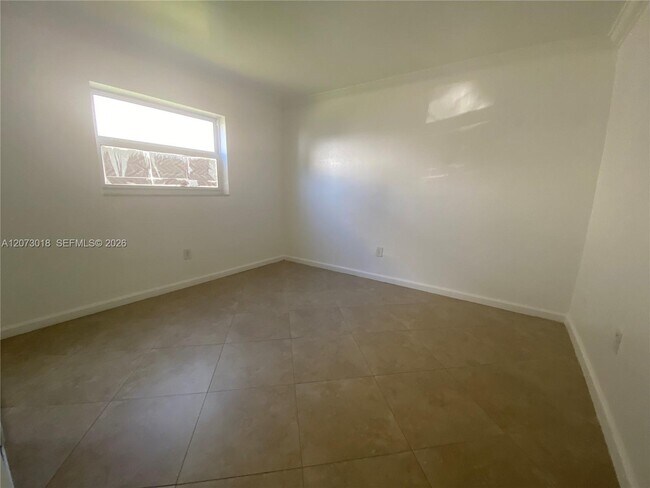 Building Photo - 3670 SW 60th Ave