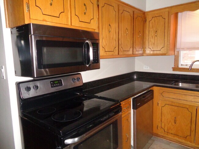 Building Photo - 6405 W Home Ave