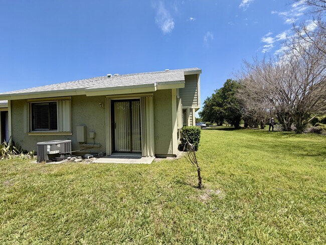 Building Photo - 1590 SE Dewberry Ct