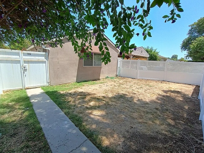 Primary Photo - 7046 Enfield Ave