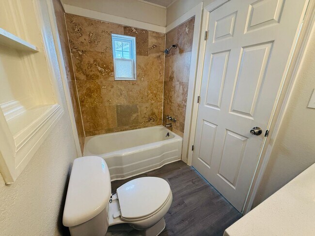 Building Photo - remodeled home in St. Pete