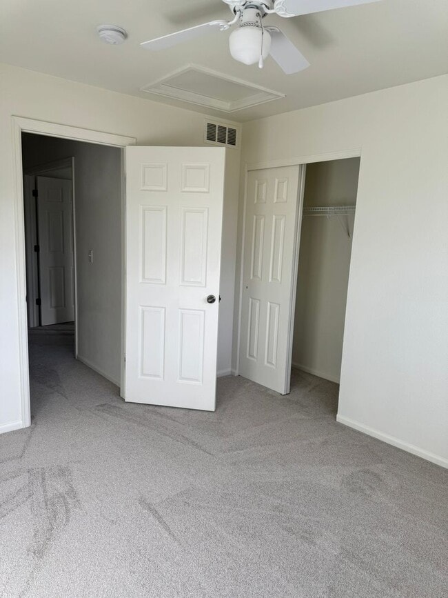 Building Photo - 1613 Summerset Dr