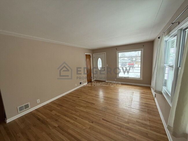 Building Photo - 740 Lyles St SE