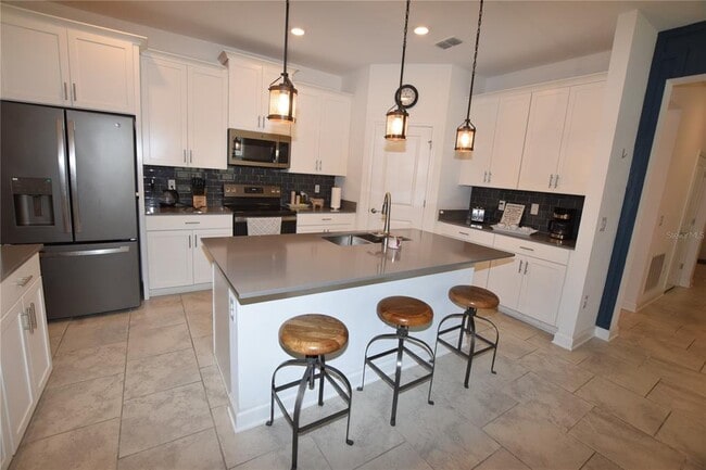 Building Photo - 5055 Hatchineha Ct