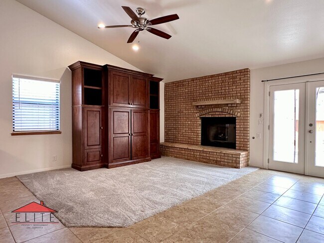 Building Photo - BEAUTIFUL HERITAGE HOME AVAILABLE NOW!