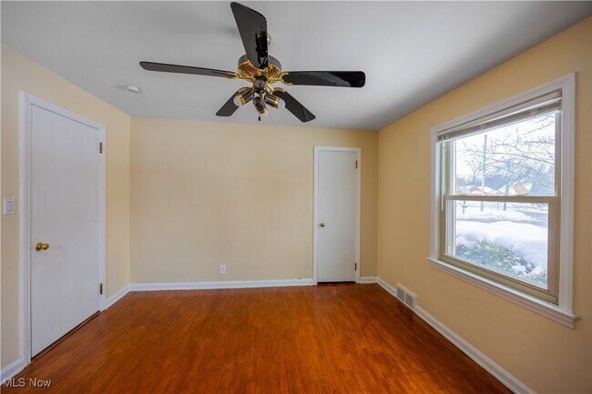 Building Photo - 23211 Fernwood Dr