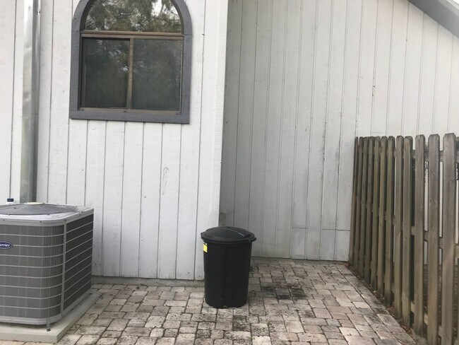 Building Photo - Beautifully Renovated Home in The Reserve!
