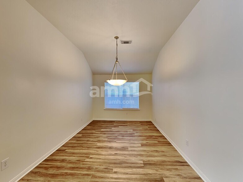 Building Photo - 2518 Halstead Dr