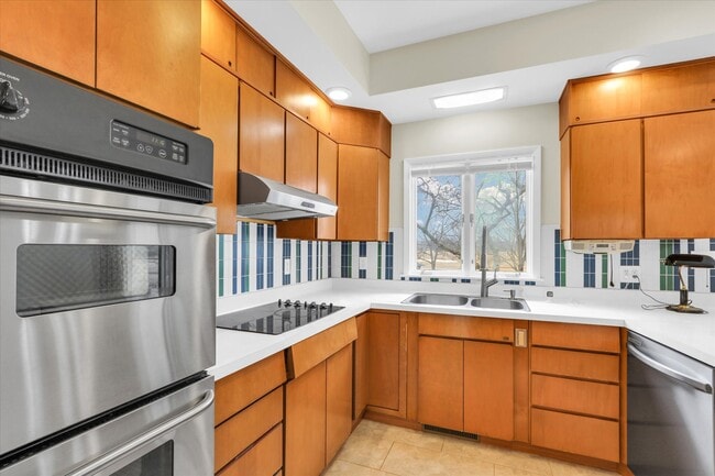 Building Photo - 1803 Golfview Dr