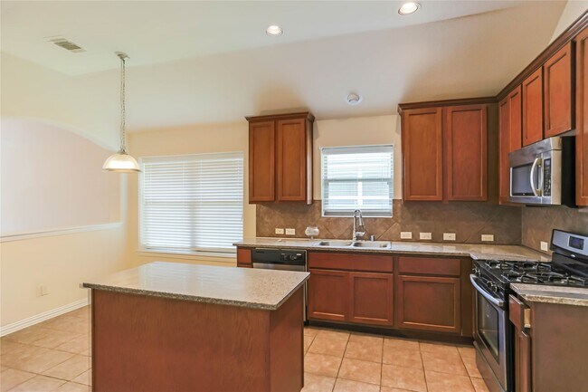 Building Photo - 1327 Maple Ace Dr