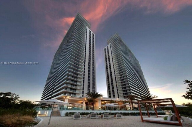 Primary Photo - 16385 Biscayne Blvd