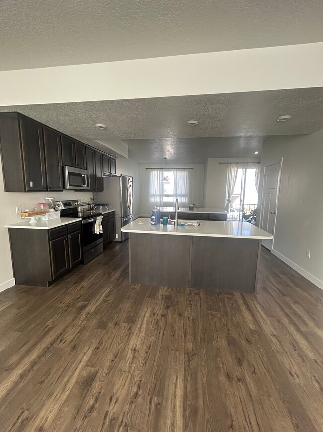 Building Photo - 1046 360 S