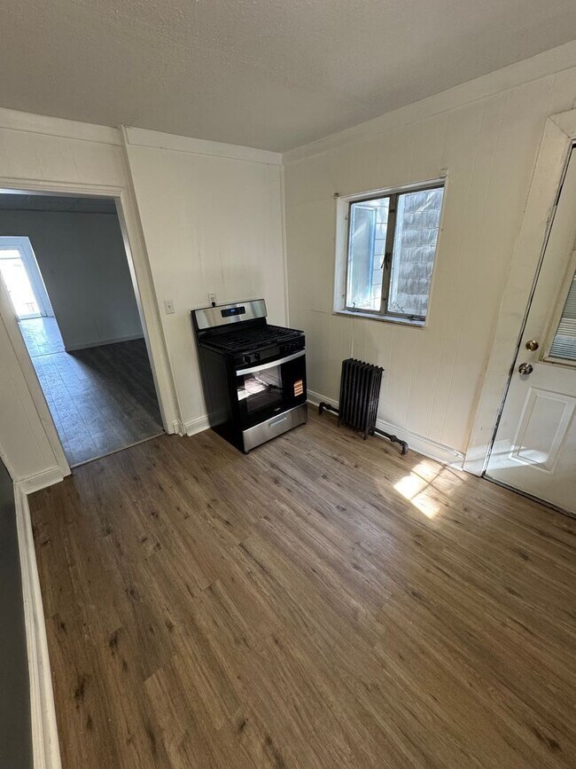 Building Photo - 2330 Eccles St