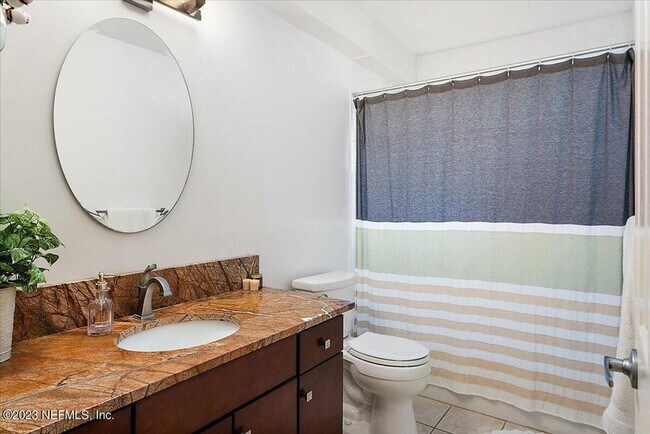 Building Photo - Beautiful home with golf course views in l...