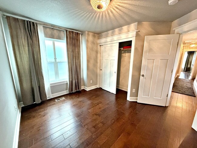 Building Photo - 1707 SW Moss St