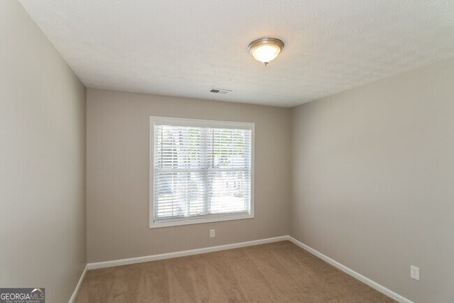 Building Photo - 329 Pebblestone Dr
