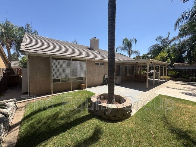 Building Photo - 2935 S Aspen St