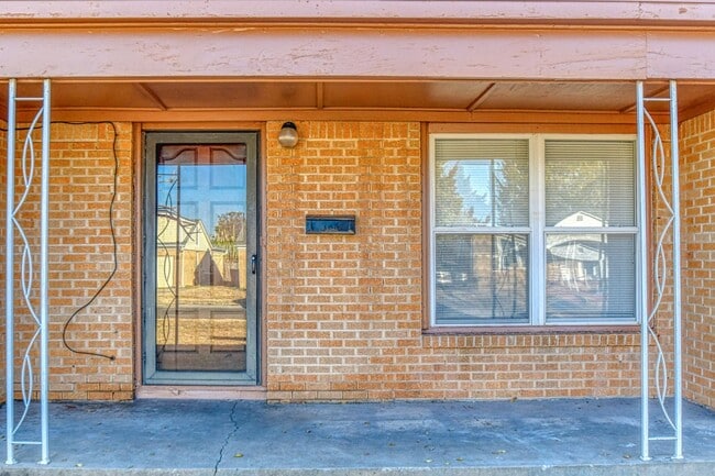 Building Photo - 2 bedroom/1 bathroom - Centrally Located in Norman!!
