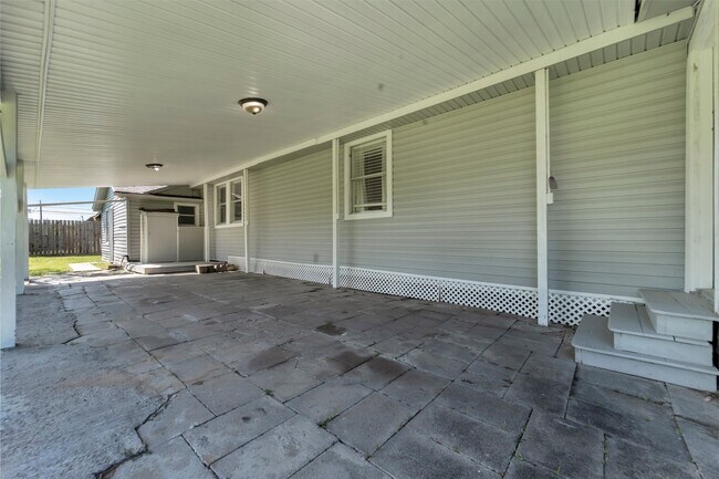 Building Photo - 7506 Bluebonnet St