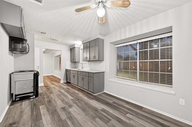 Building Photo - 11411 Hornbrook Dr